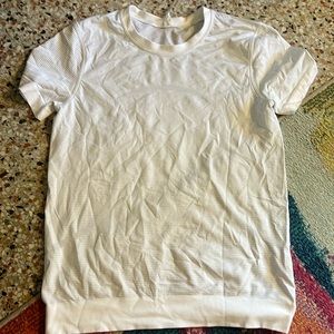 Lululemon Swiftly Breathe Size 4 in White